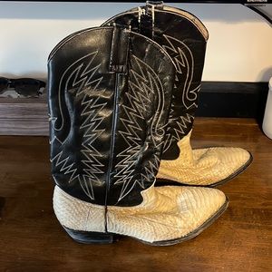 Vintage Snake Skin Cowboy Boots (women's size 9)